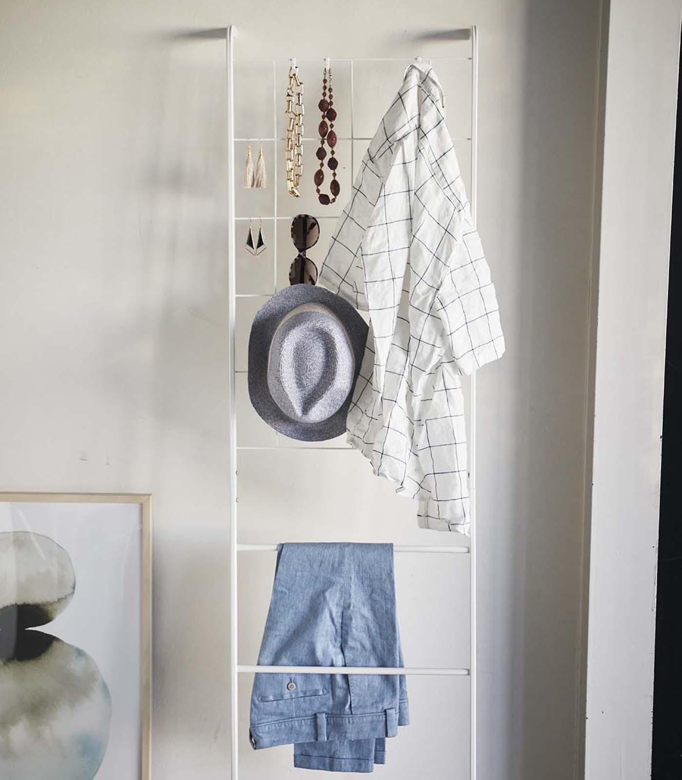 Leaning Ladder with Grid Panel (63 H)  - Steel