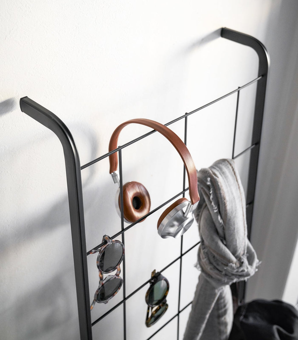 Leaning Ladder with Grid Panel (63 H)  - Steel