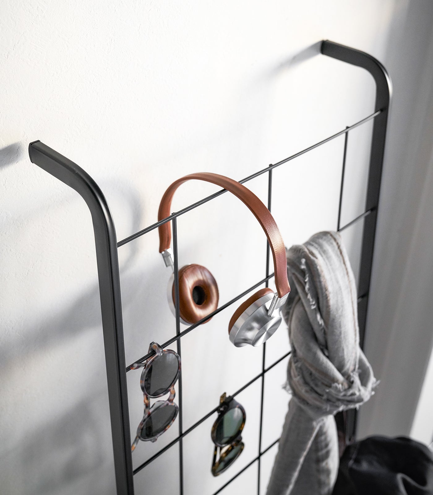 Leaning Ladder with Grid Panel (63 H)  - Steel